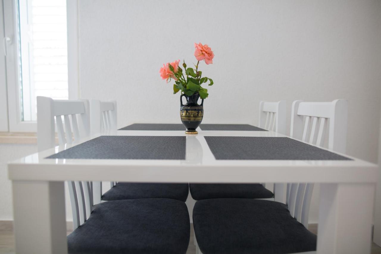 Serious Job Apartment ดูบรอฟนิก ภายนอก รูปภาพ