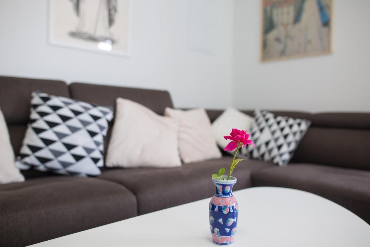 Serious Job Apartment ดูบรอฟนิก ภายนอก รูปภาพ