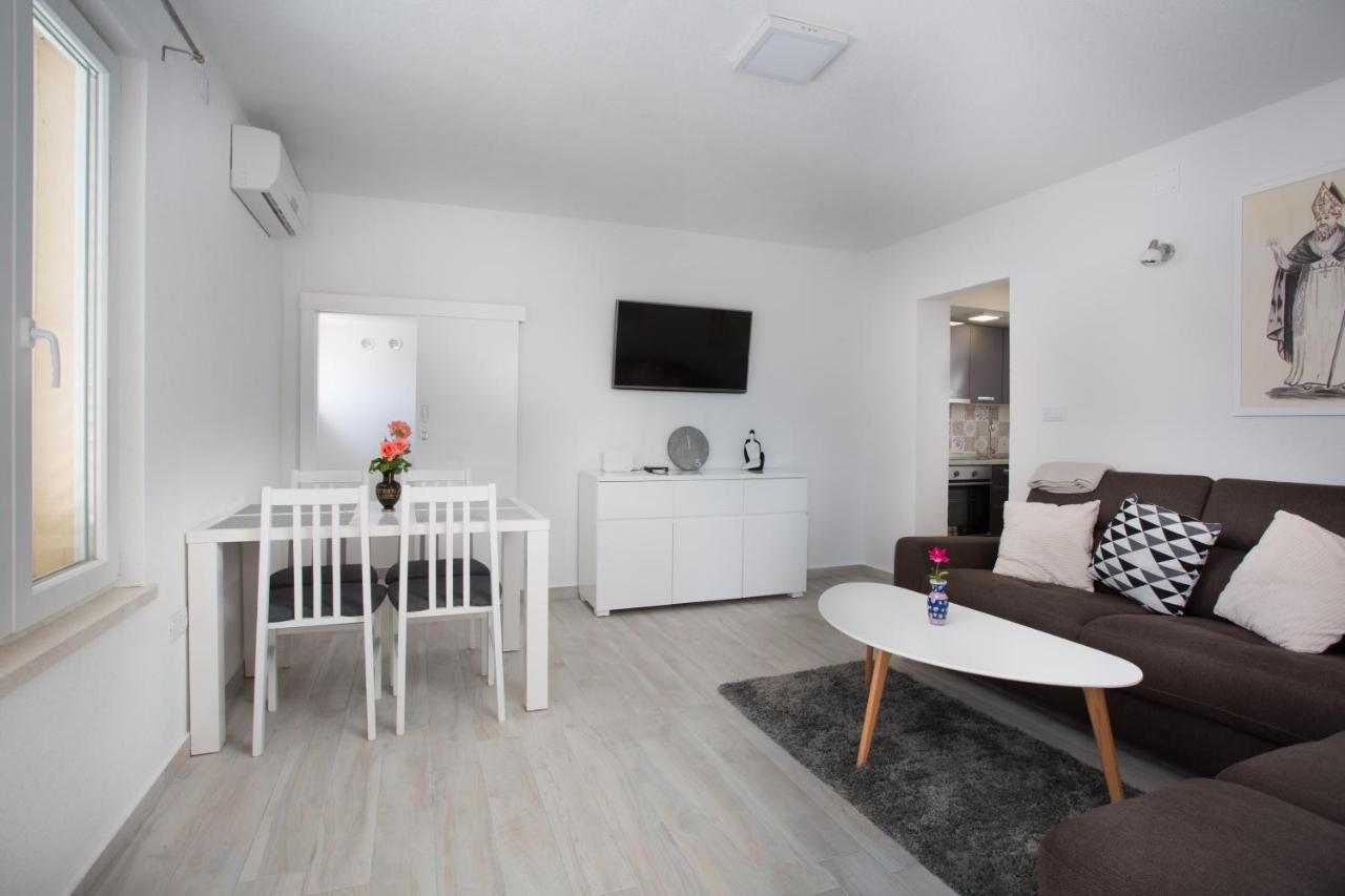 Serious Job Apartment ดูบรอฟนิก ภายนอก รูปภาพ